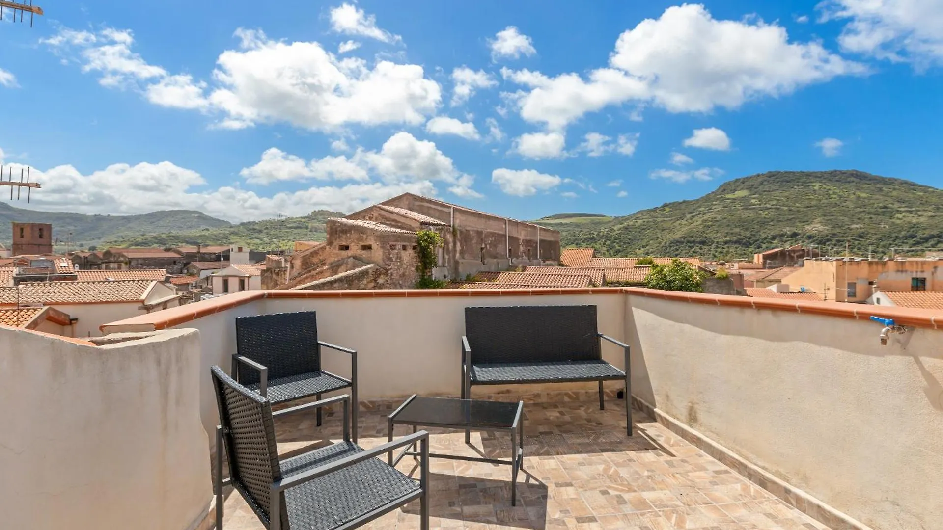 דירות בוסה Casa Rocca 0*,